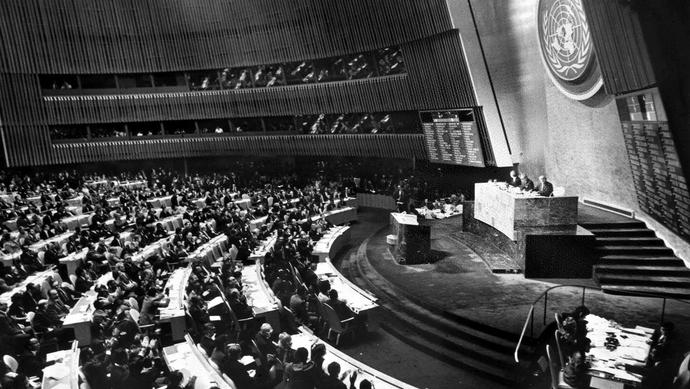 1971年10月25日,第26届联合国大会以压倒多数通过恢复中华人民共和国
