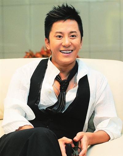 从中国最红的男歌手到突然销声匿迹,他究竟经历了什么