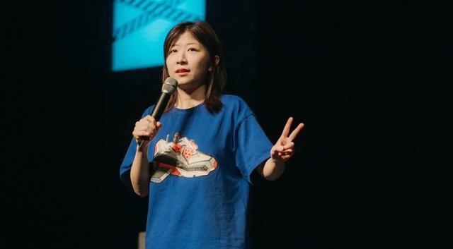 网易首页>网易号>正文申请入驻> 以前看脱口秀,总是宽松的t恤,牛仔裤