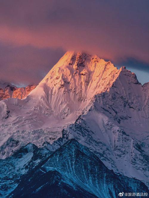 梅里雪山日照金山