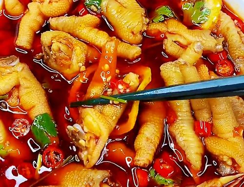 网红美食柠檬酸辣鸡爪做法,酸辣爽口,开胃下饭,越吃越