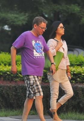跨国婚姻让李玲玉找到了新的生活坐标,翻开了生活和事业新的一页.