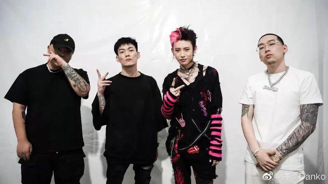 弹壳现场宣布:"看哥们拿回红花会"