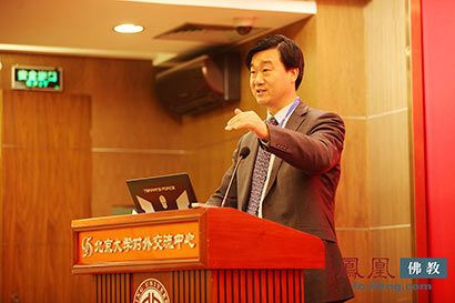 会议开幕式由北京大学哲学系李四龙教授主持.