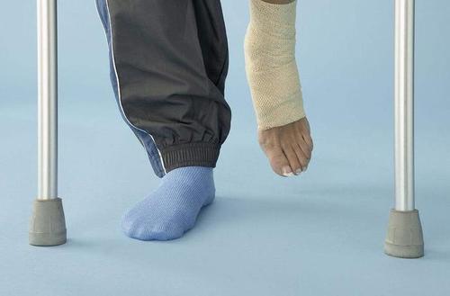 一个跛脚男人的心酸人生