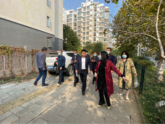 现场办公解难题 佛祖岭街道党工委一线部署创文工作