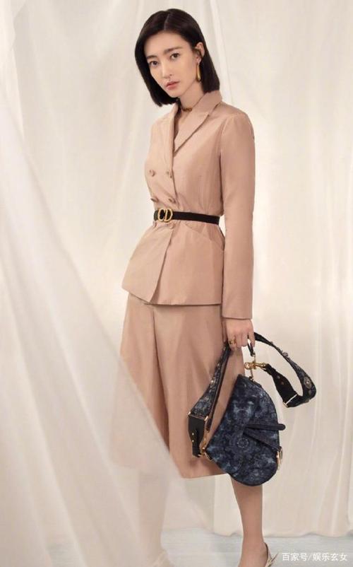 王丽坤-精致短发,干净利落十分飒爽!