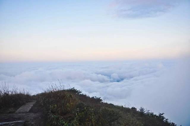 粤东第一高峰——梅州铜鼓峰,看全国最高的围龙屋
