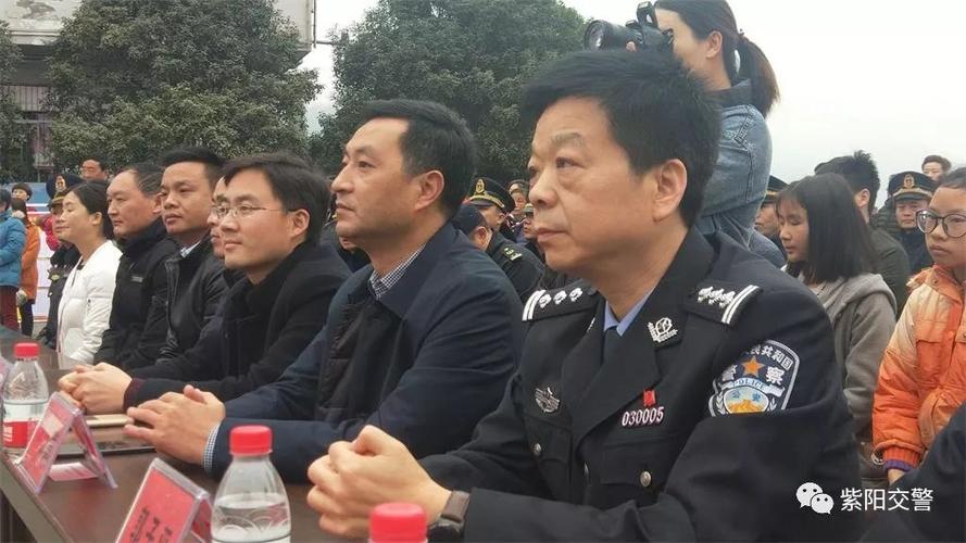 紫阳县公安局交警大队圆满完成2018交通安全日主题