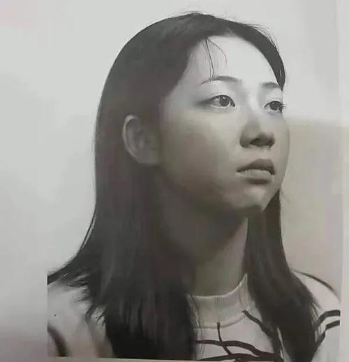 黑龙江 素描考题: 女青年头像模拟 写生.