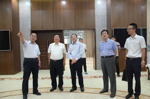 咸阳市副市长王靖到咸阳职院调研