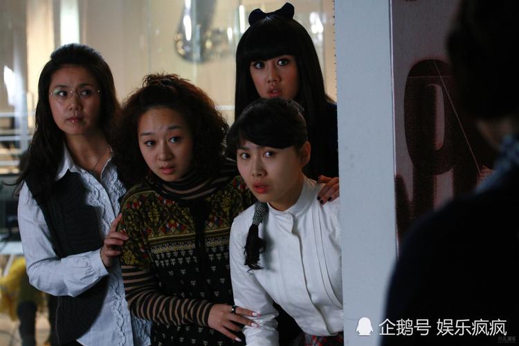 她是《丑女无敌》中的神婆小艾,如今她整成匹诺曹变化