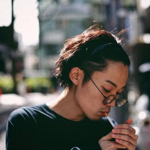 这就是你们说的"痞帅男生"吧!