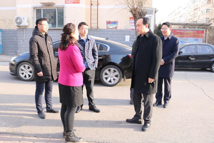 双滦区政府区长刘洋到社区检查指导禁止燃放烟花爆竹工作
