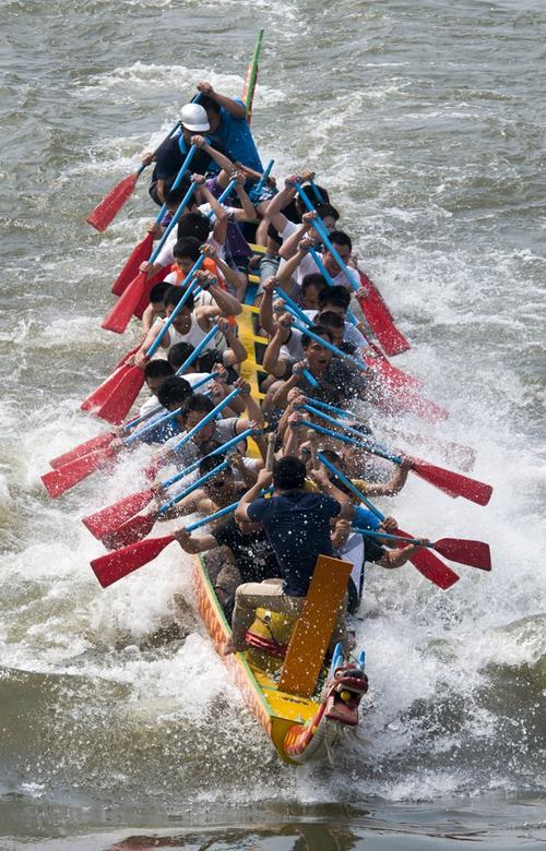 标题:端午赛龙舟