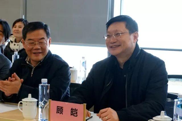 皑走进莘庄商务区,与区党代表,闵行区副区长吴志宏共同走访青年企业家