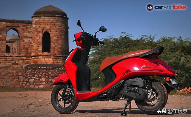 2021款雅马哈fascino125cc评测混动版踏板车