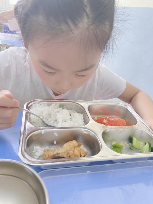 香喷喷热腾腾的米饭大口大口吃光哦