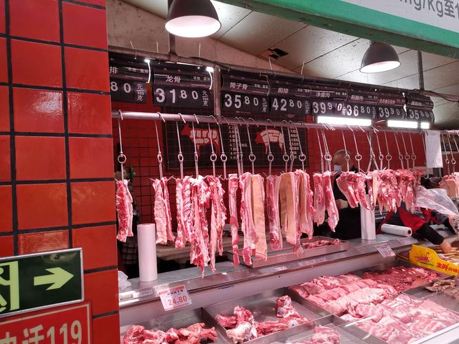 超市商店发肉财,特殊时期,其他不能运作,他们店可以升价发财,普通猪肉