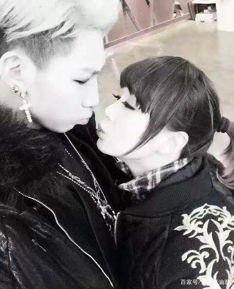 徐百仪王广允亲密合照