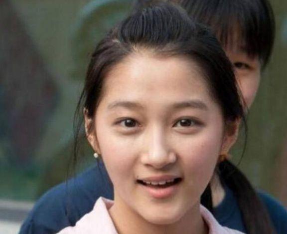 关晓彤真人长啥样素颜好漂亮难怪鹿晗想娶回家