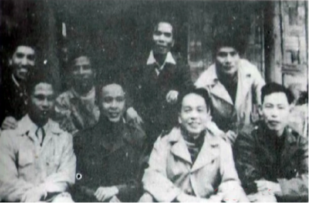 51年妻子到越南看望,不久提出离婚,邓逸凡:是不是只能二选一?
