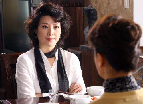 王静新戏一人分饰姐妹 演双面母亲暗藏谜团