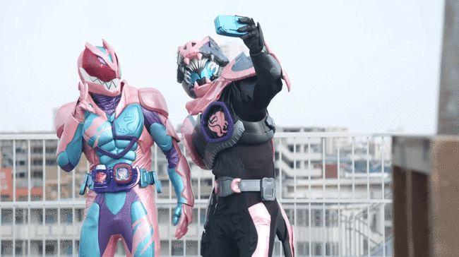 假面骑士revice一起拍照一起洗澡,恶魔设定揭晓,又一个"笑骑"