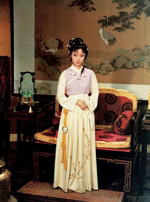 87红楼梦服饰鉴赏之林黛玉篇一