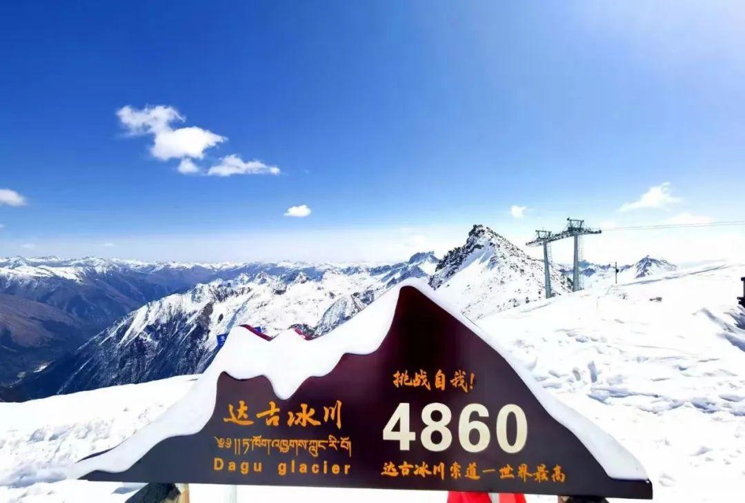 山顶大雪纷飞山下桃花起舞三月的达古冰川一定要这么特别吗