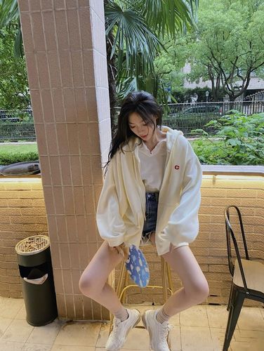 kpl为何正经人从不看比赛?看女解说ta的3张腿照,你就懂了!