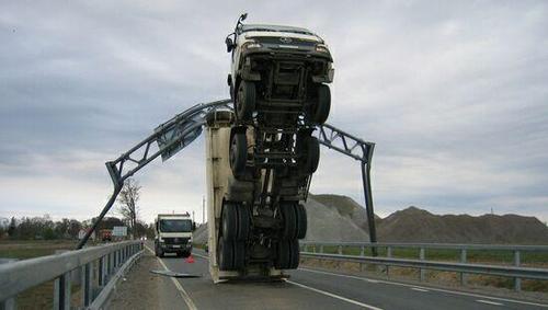 盘点21世纪13大最奇葩车祸!