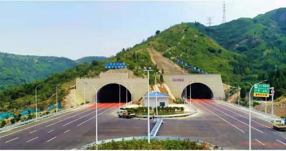 5平方米,均创下了山东省乃至全国高速公路隧道群施工之最.