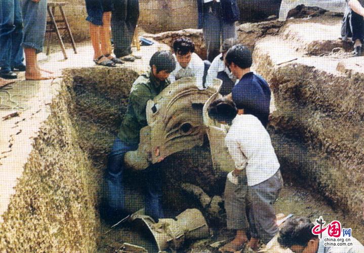   考古学家将该遗址群的文化遗存分为四期,其中一期为早期堆积