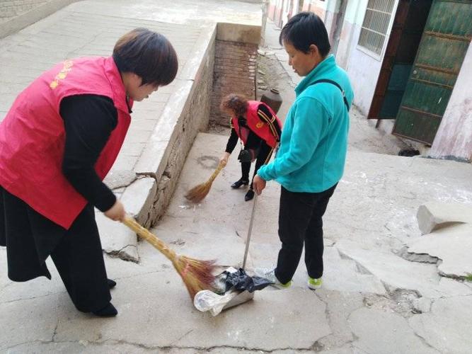 文成路社区保洁人员开展环境卫生整治工作