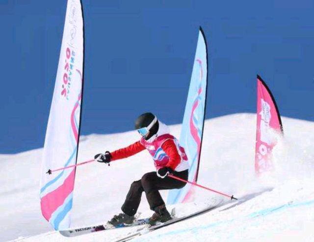天才滑雪少女谷爱凌为国参赛希望她能在冬奥会上勇夺金牌