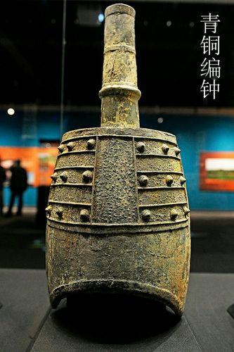 以下这几个,都是青铜编钟,似乎叫做甬钟更准确,是编钟最重要的组成