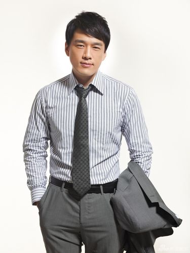 王耀庆写真显绅士风度45