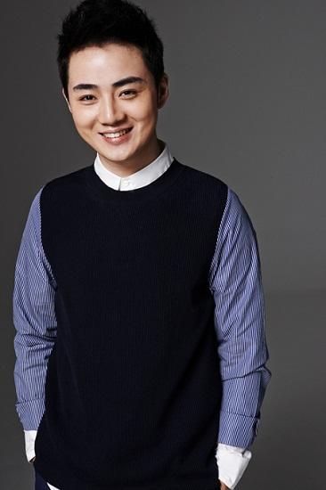 余少群《毕业歌》 "皇帝专业户"上演抗日少年