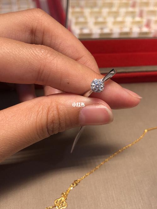 老凤祥钻戒_钻戒_老凤祥怎么样_碎钻_时尚_配饰