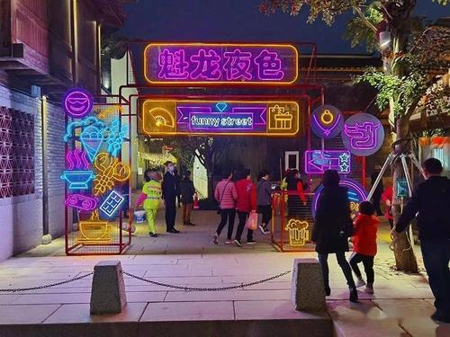 魁龙坊夜景美轮美奂霓虹焕彩,灯火闪耀敖江风光,城区新貌,一览无余