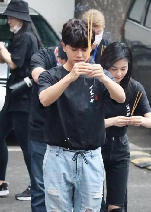 任嘉伦《一生一世》新路透来袭,一身造型帅气,与白鹿