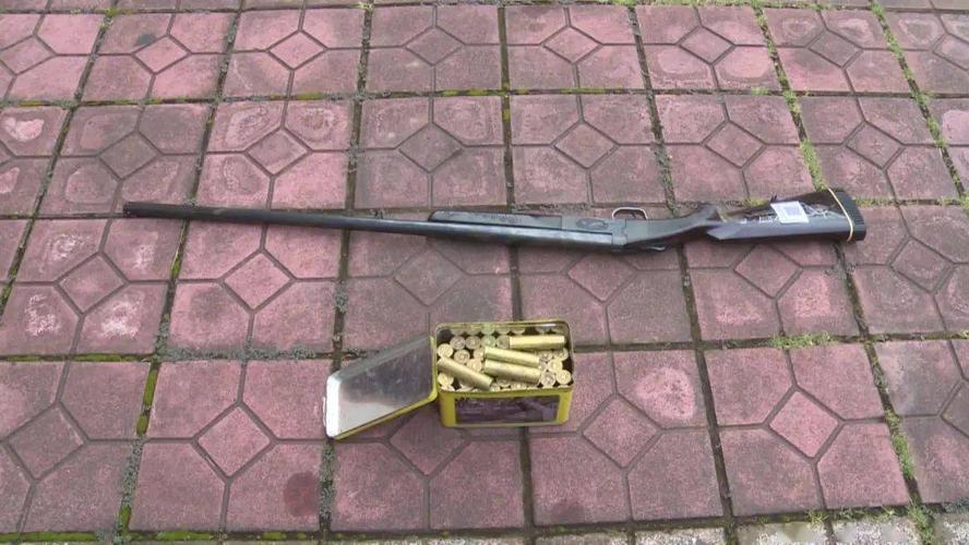 石屏一老人主动上交一支猎枪