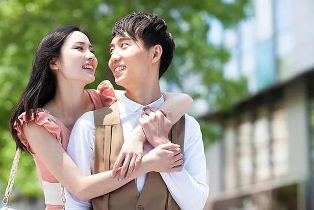 双喜临门小两口办婚礼的当天也是老两口登记的日子