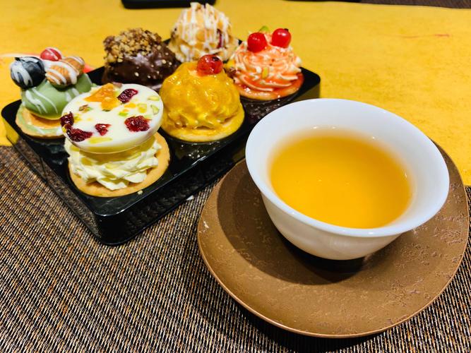 精致的茶点,配上一杯茶,温馨安然.