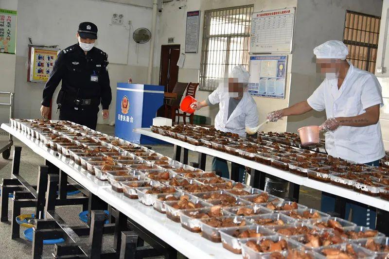 认真探讨监狱食堂到底什么样