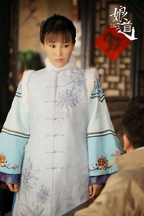 的女主人公,由演员 a target="_blank" href="/item/岳丽娜/4497572"