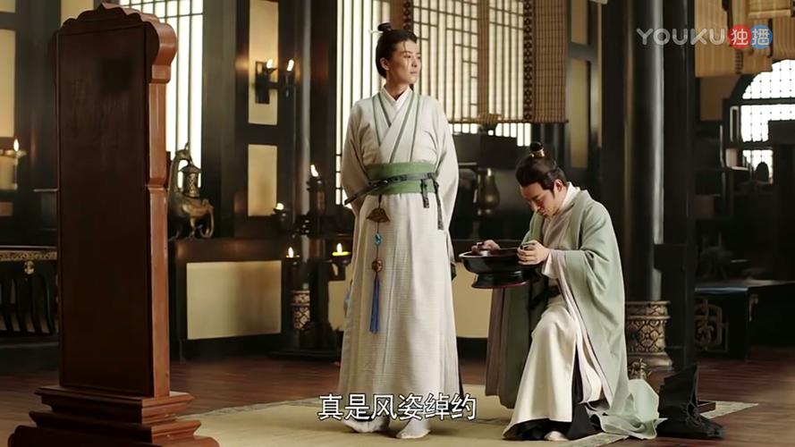 何晏相貌俊秀,身姿轻盈挺拔,是因为他有自己