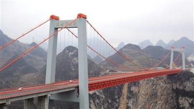 雄伟壮观的杭瑞高速抵母河大桥. 本报记者 黄蜀锦 摄