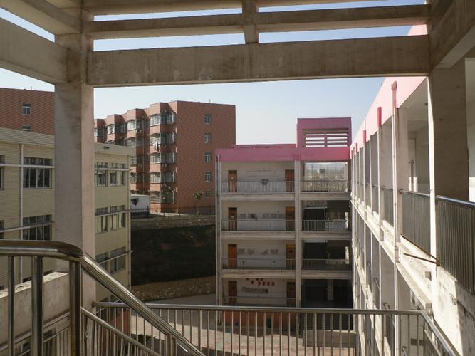 愿内乡实验高中毕业学子经常回来看看母校!